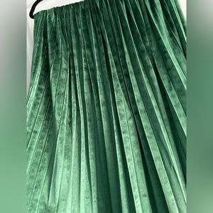 LuLaRoe Velvet Elegant Style Jill Skirt in Green (medium)